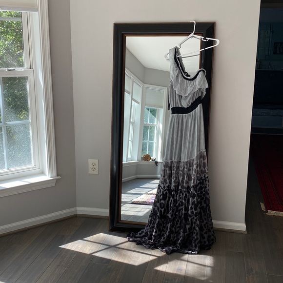 Bebe Silk Maxi Dress One Shoulder Leopard Print Tiered Ruffled - Picture 1 of 3